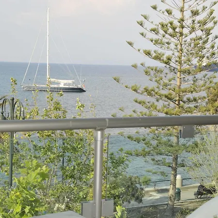 酒店 Bristol Sea View 3*